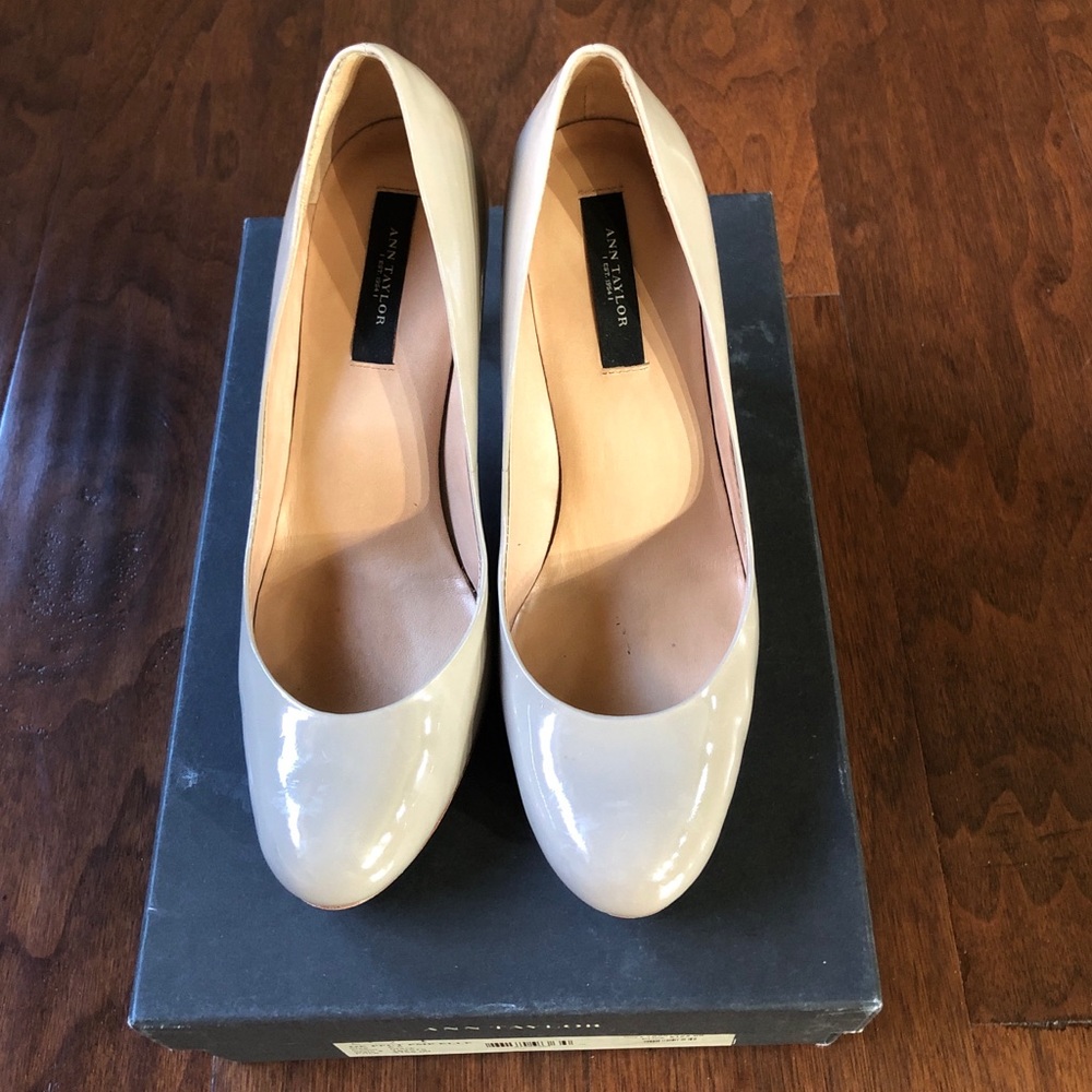 Ann Taylor porcino patent pumps. Size 6.5
